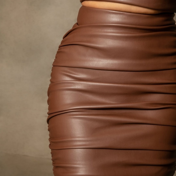 Meshki Ruched Bodycon Faux Leather Mini Skirt - Picture 7 of 8